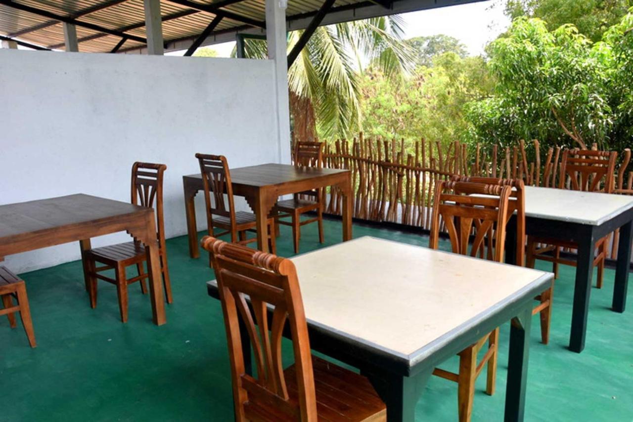 Thinaya Lake Resort Anuradhapura Bagian luar foto