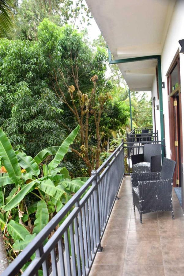Thinaya Lake Resort Anuradhapura Bagian luar foto