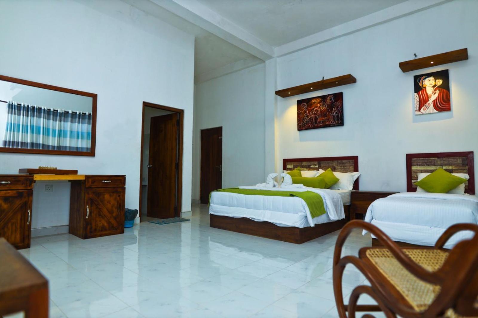 Thinaya Lake Resort Anuradhapura Bagian luar foto