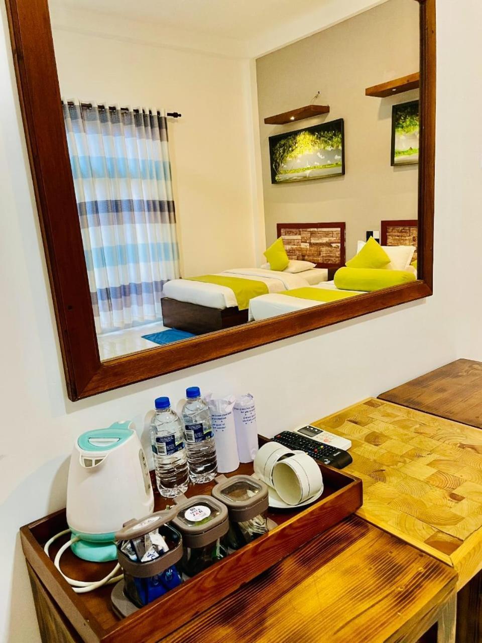 Thinaya Lake Resort Anuradhapura Bagian luar foto