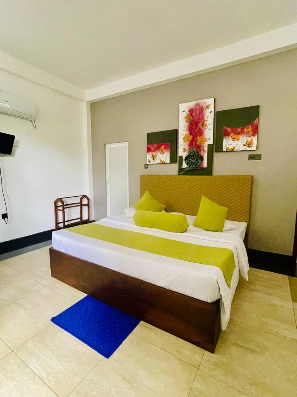 Thinaya Lake Resort Anuradhapura Bagian luar foto