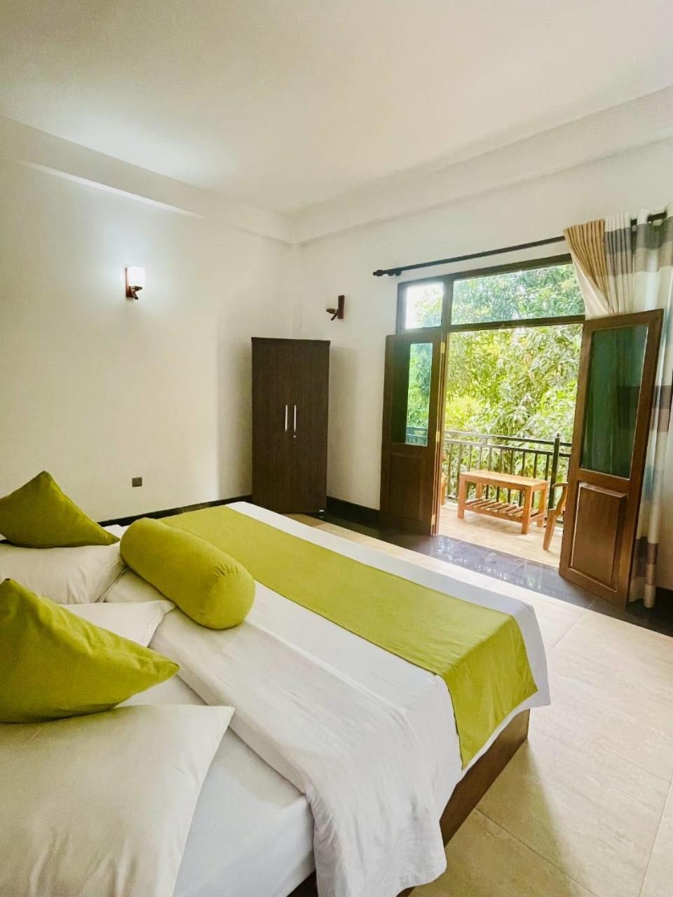 Thinaya Lake Resort Anuradhapura Bagian luar foto