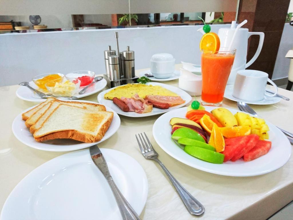 Thinaya Lake Resort Anuradhapura Bagian luar foto